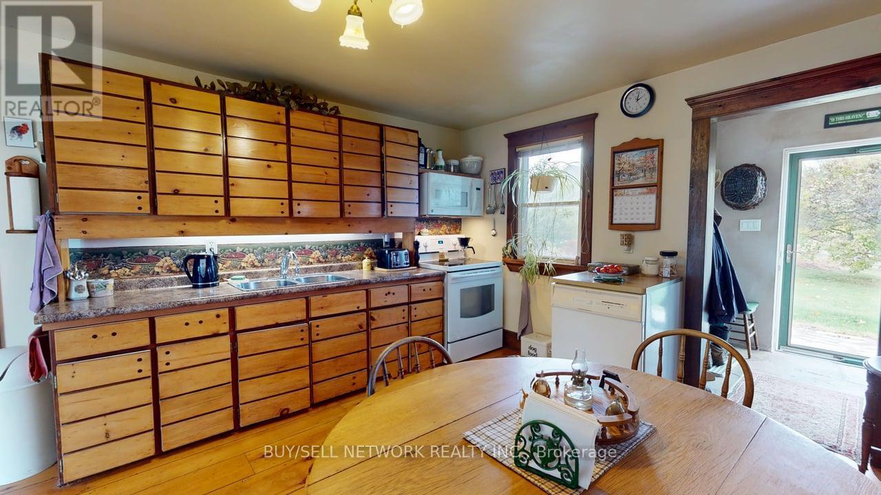 947 Division Road, Otonabee-South Monaghan, Ontario  K0L 2H0 - Photo 9 - X12479554