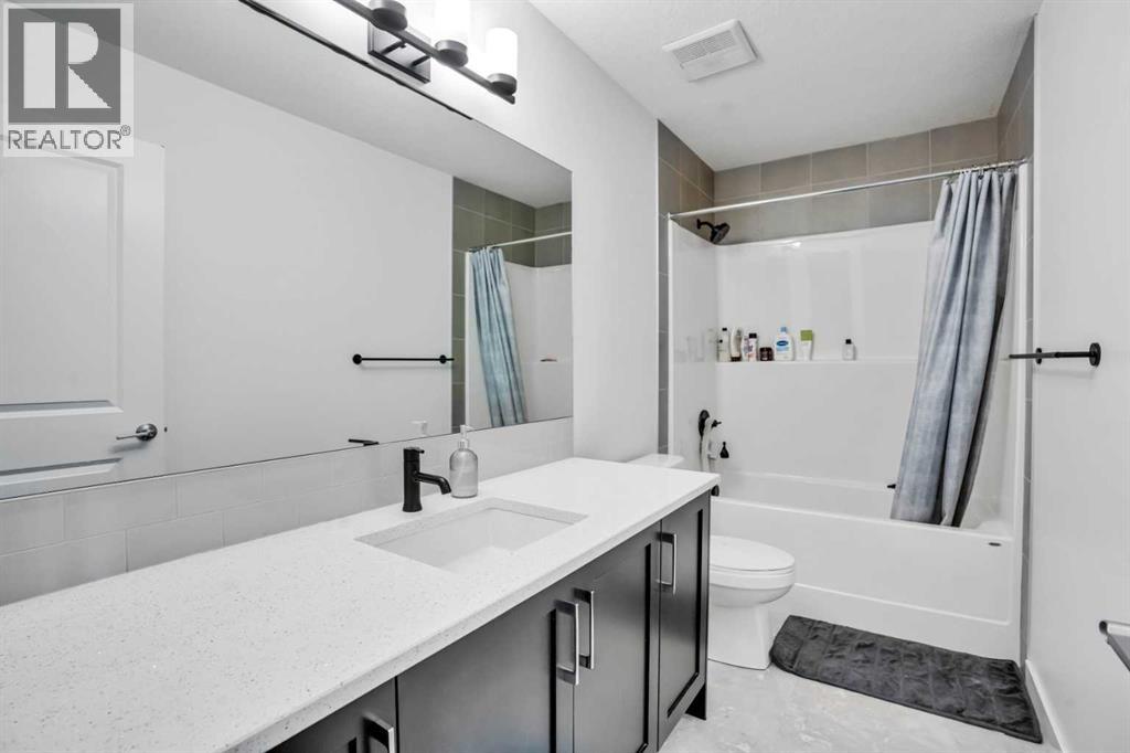 1449 Bayview Point Sw, Airdrie, Alberta  T4B 3N8 - Photo 10 - A2260300