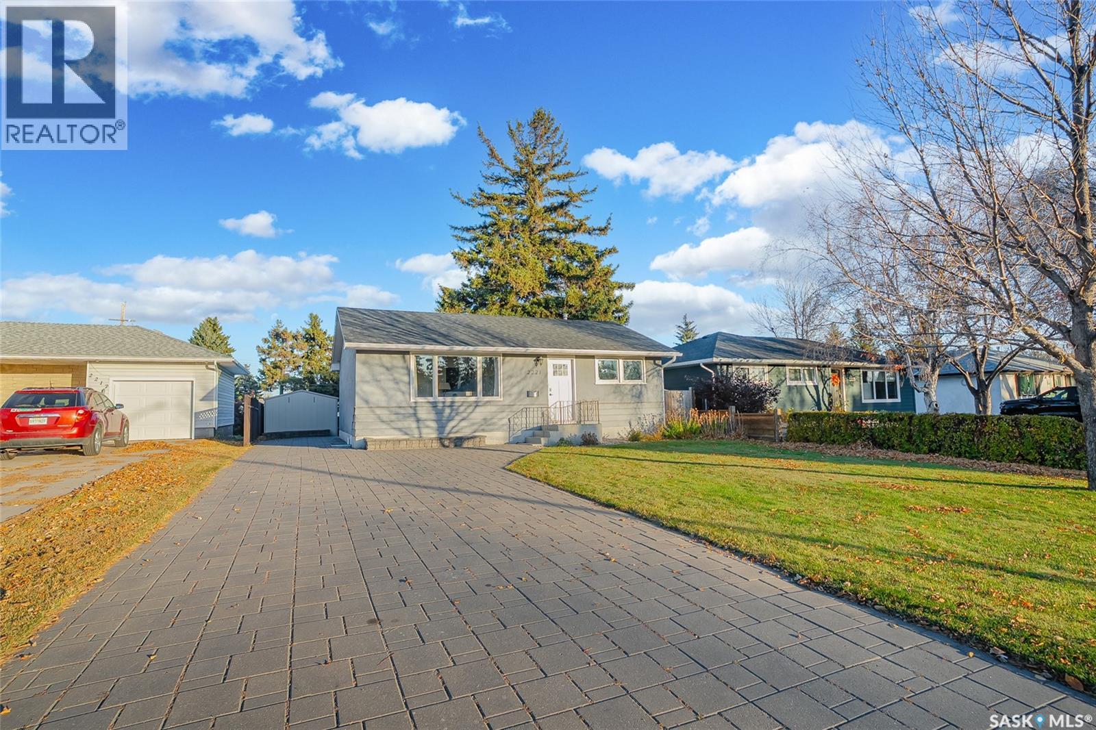 2221 Haultain Avenue, Saskatoon, Saskatchewan  S7J 1P7 - Photo 2 - SK021660