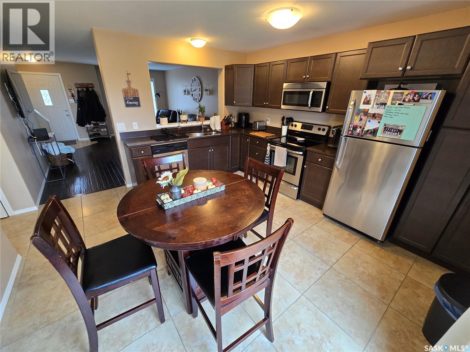 6 815 5th Street Ne, Weyburn, Saskatchewan  S4H 2K9 - Photo 14 - SK021622