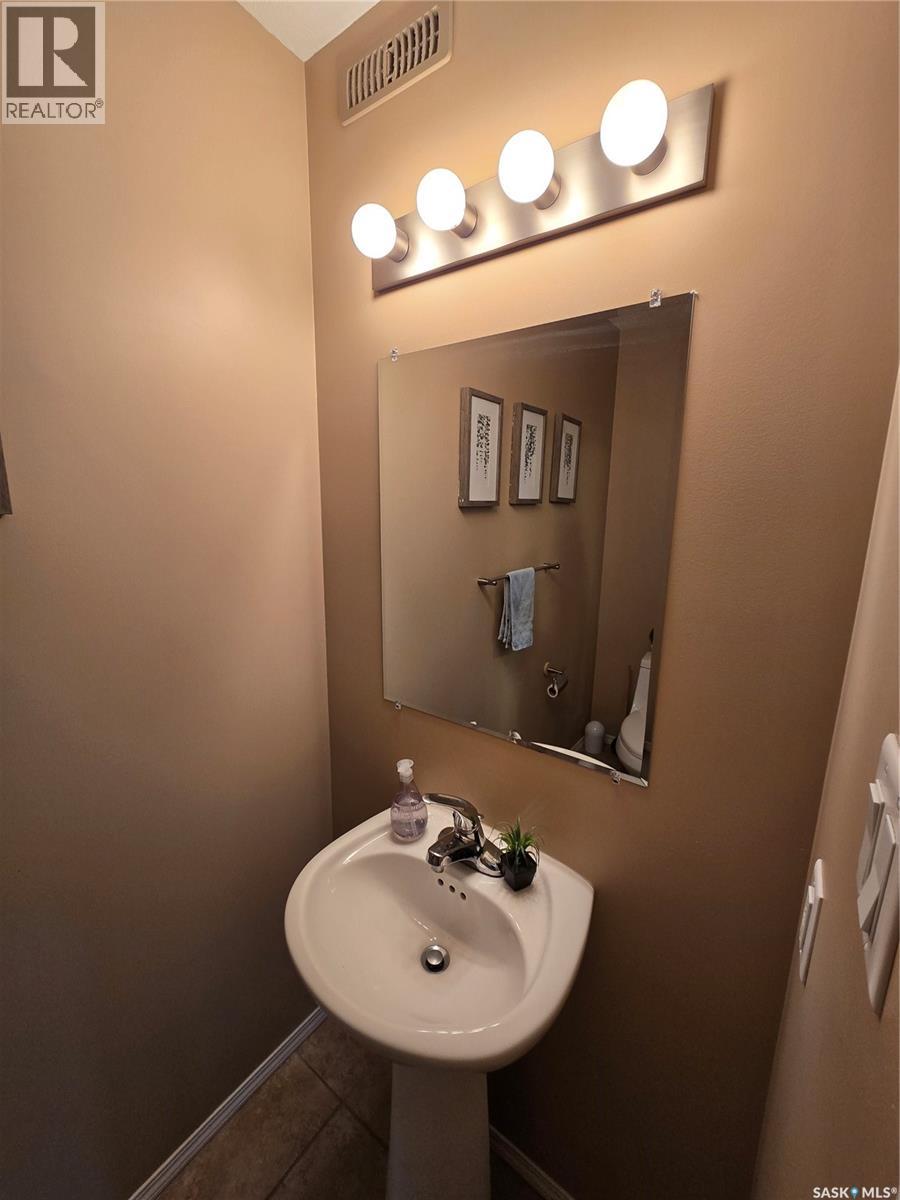 6 815 5th Street Ne, Weyburn, Saskatchewan  S4H 2K9 - Photo 17 - SK021622