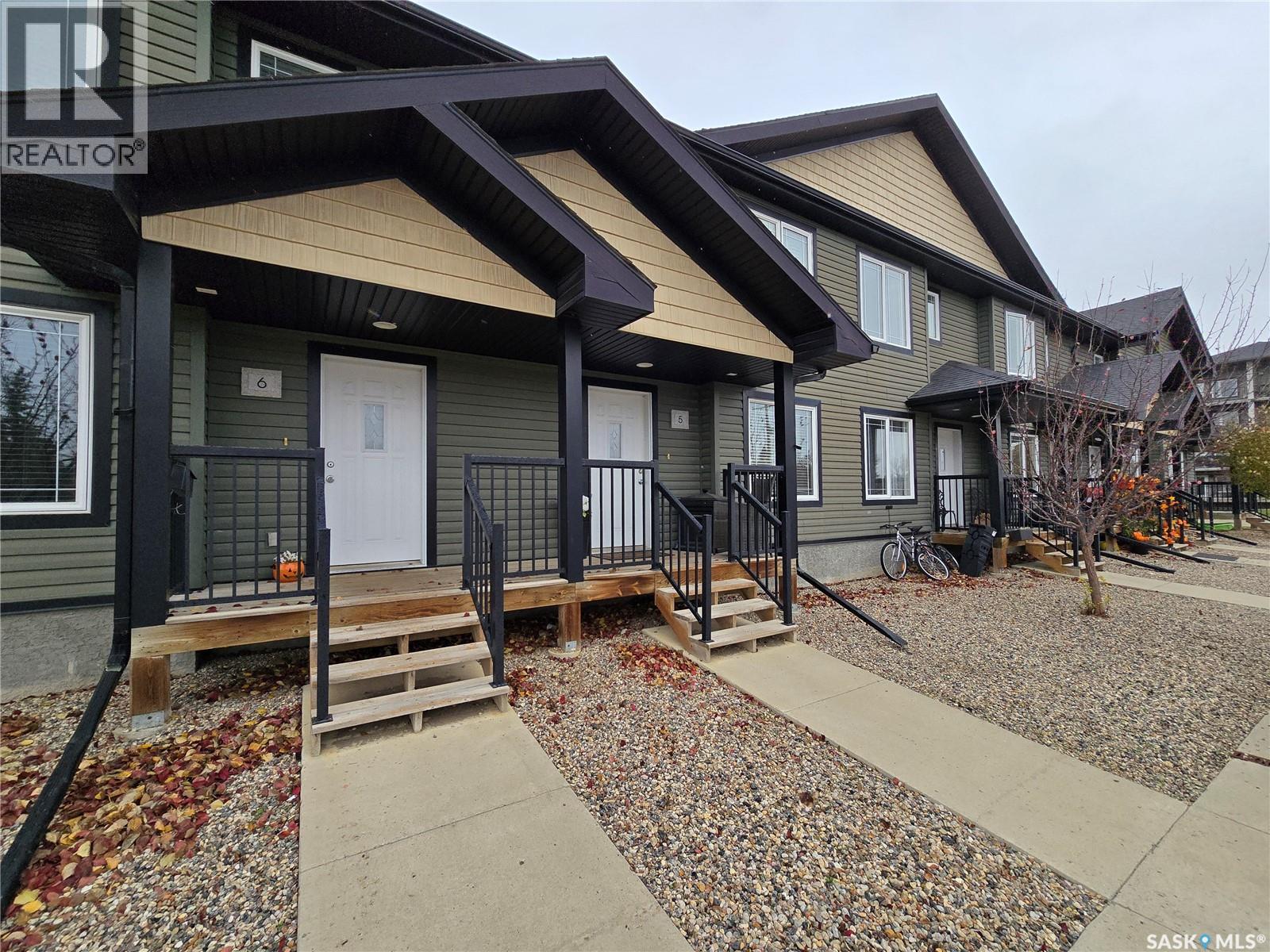 6 815 5th Street Ne, Weyburn, Saskatchewan  S4H 2K9 - Photo 2 - SK021622