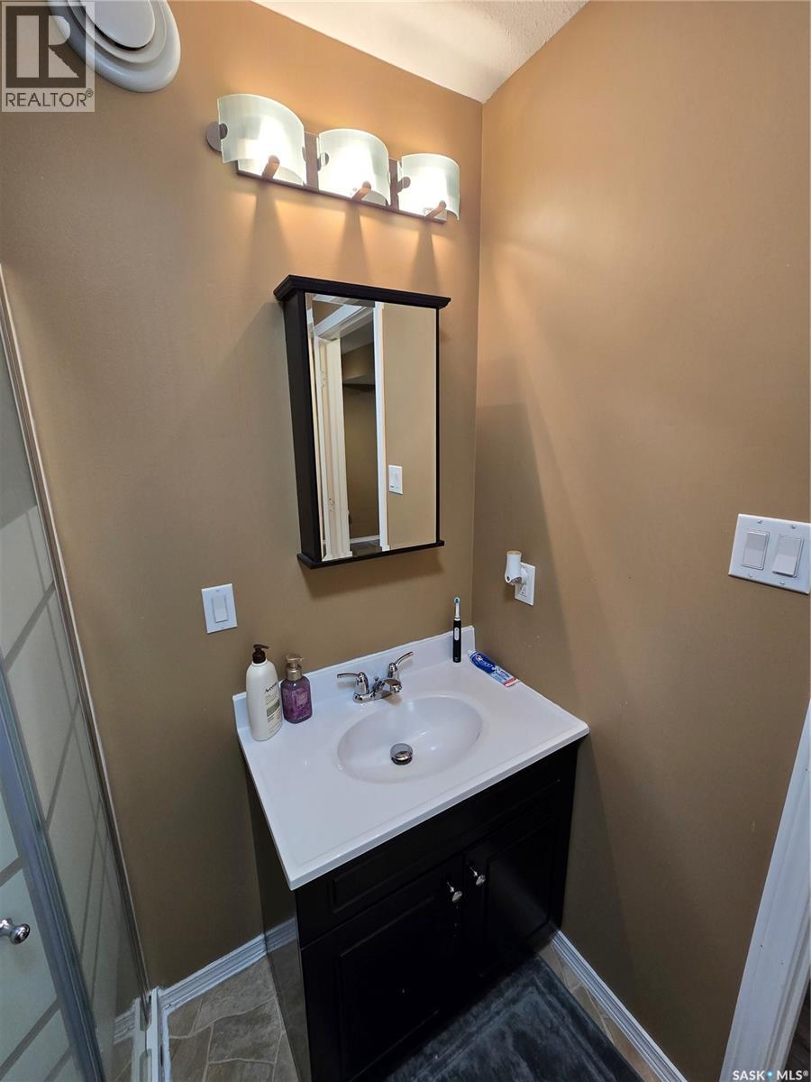 6 815 5th Street Ne, Weyburn, Saskatchewan  S4H 2K9 - Photo 36 - SK021622