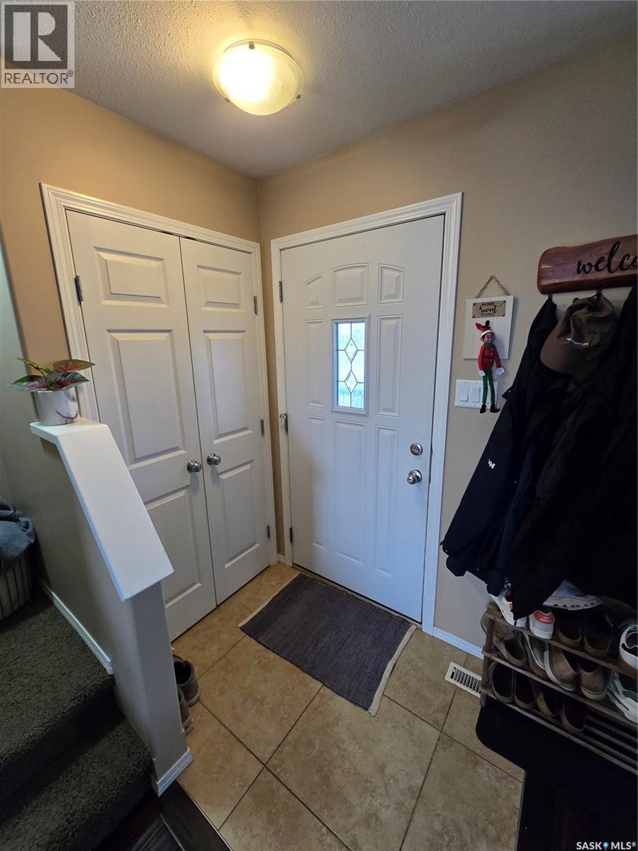 6 815 5th Street Ne, Weyburn, Saskatchewan  S4H 2K9 - Photo 4 - SK021622