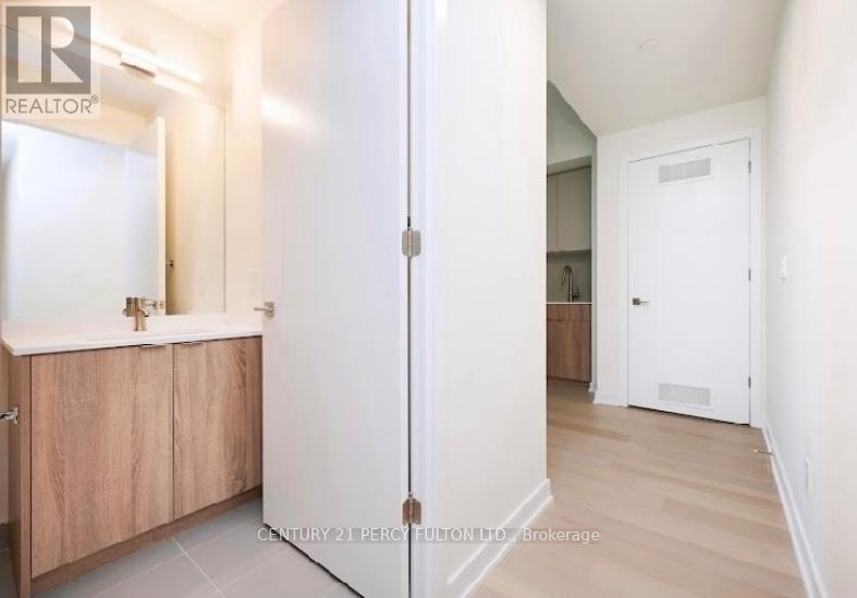 605 - 840 St Clair Avenue W, Toronto, Ontario  M6C 1C1 - Photo 2 - C12480933