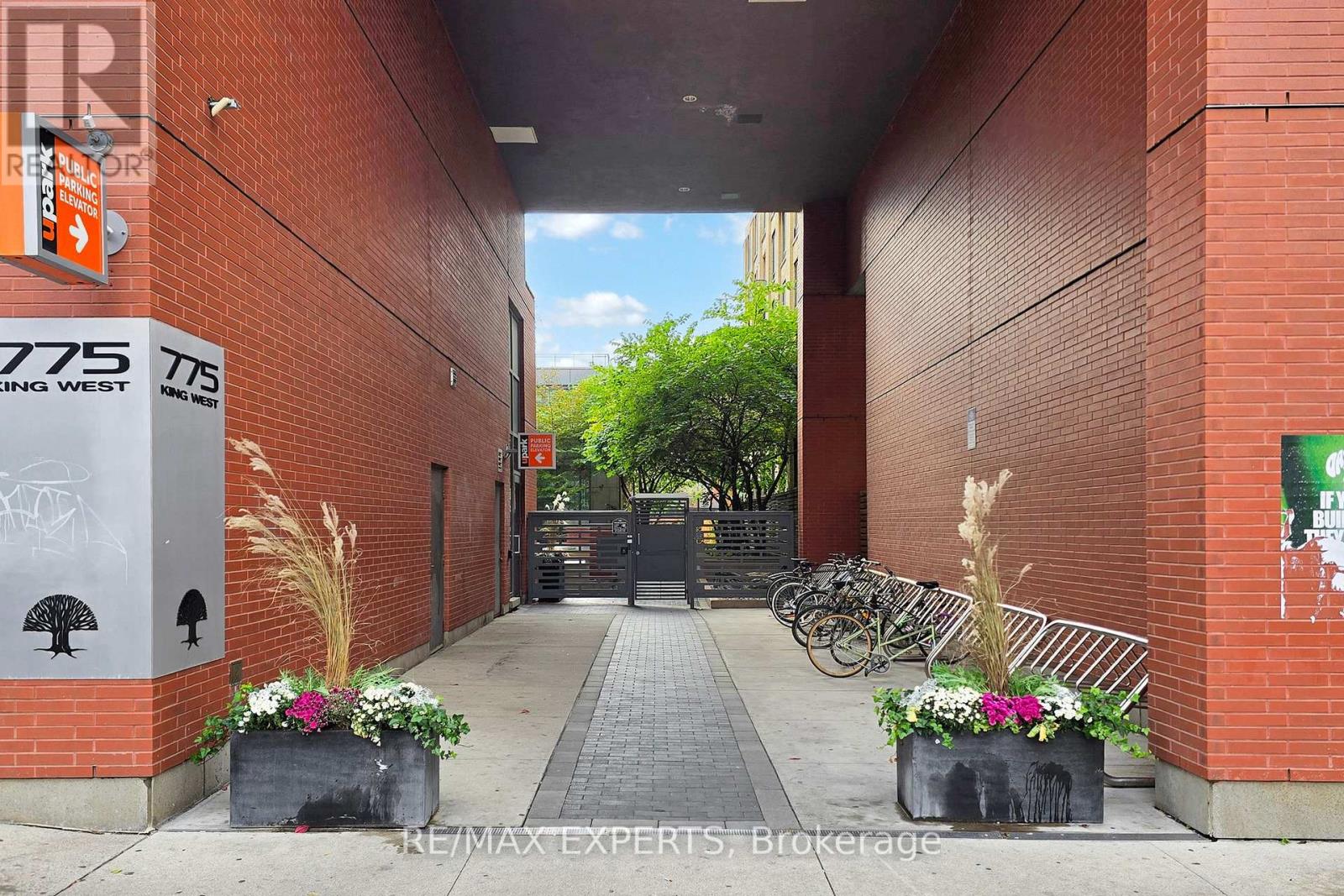 1013 - 775 King Street W, Toronto, Ontario  M5V 2K3 - Photo 2 - C12480994
