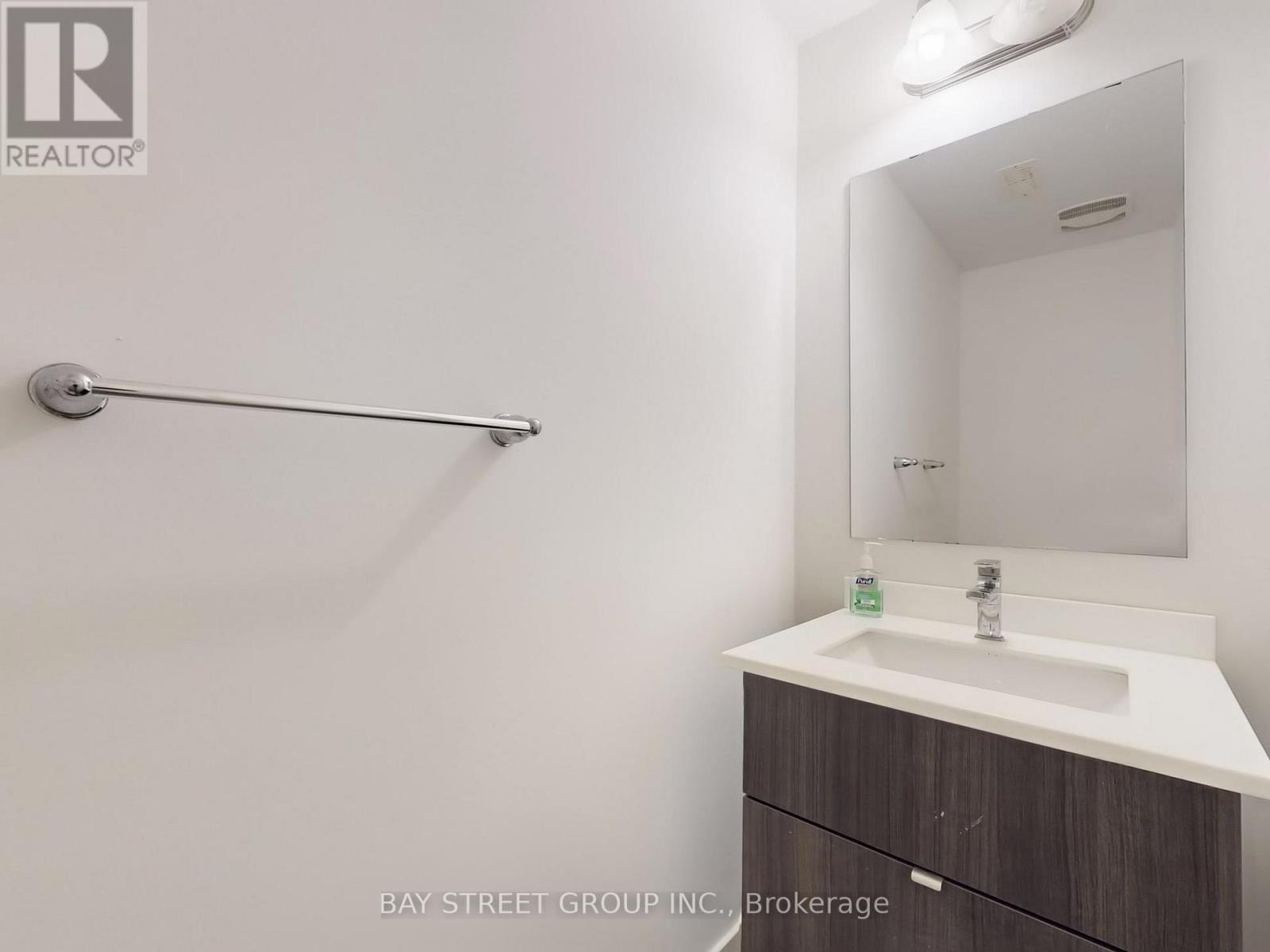 219 Huguenot Road, Oakville, Ontario  L6H 7C3 - Photo 42 - W12478092