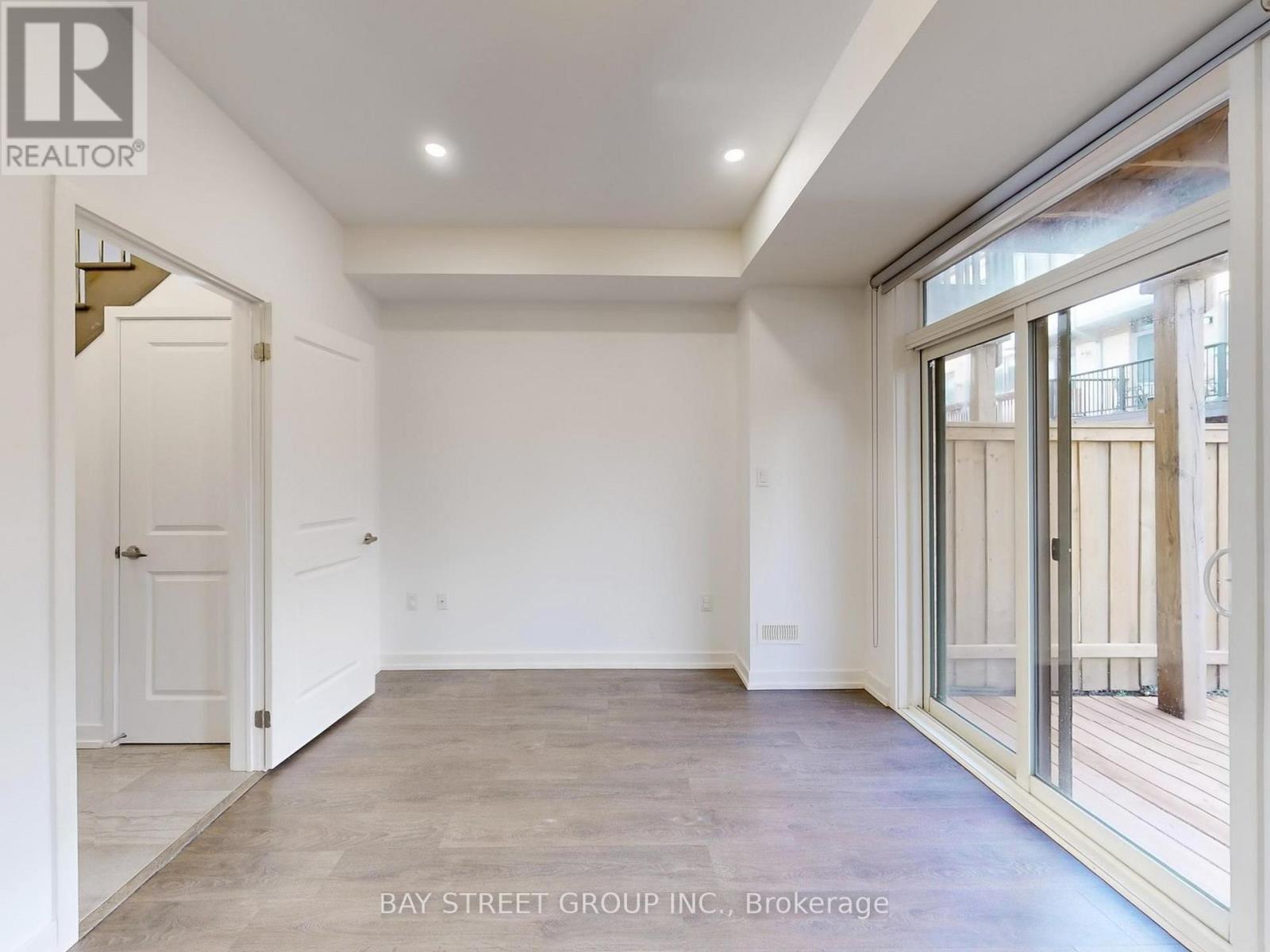 219 Huguenot Road, Oakville, Ontario  L6H 7C3 - Photo 39 - W12478092