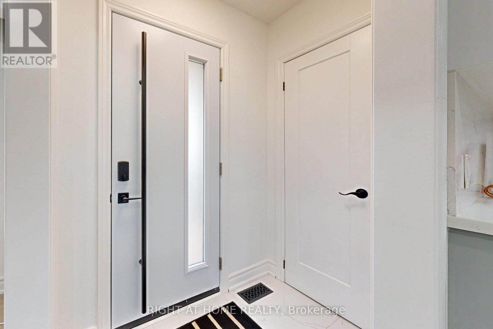 Main - 4 Barnes Crescent, Toronto, Ontario  M1G 1Z9 - Photo 3 - E12480895