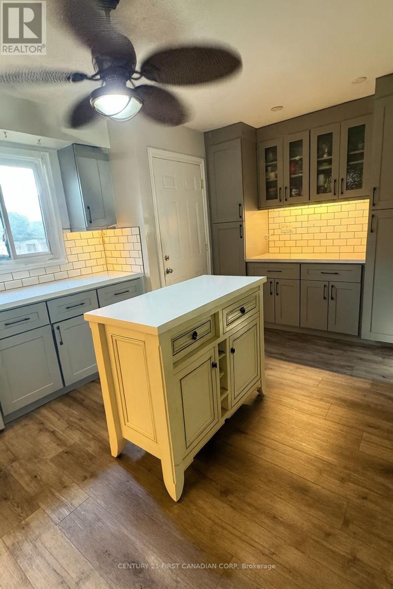 Photo 3 of 18 for 28 - 311 Vesta Road