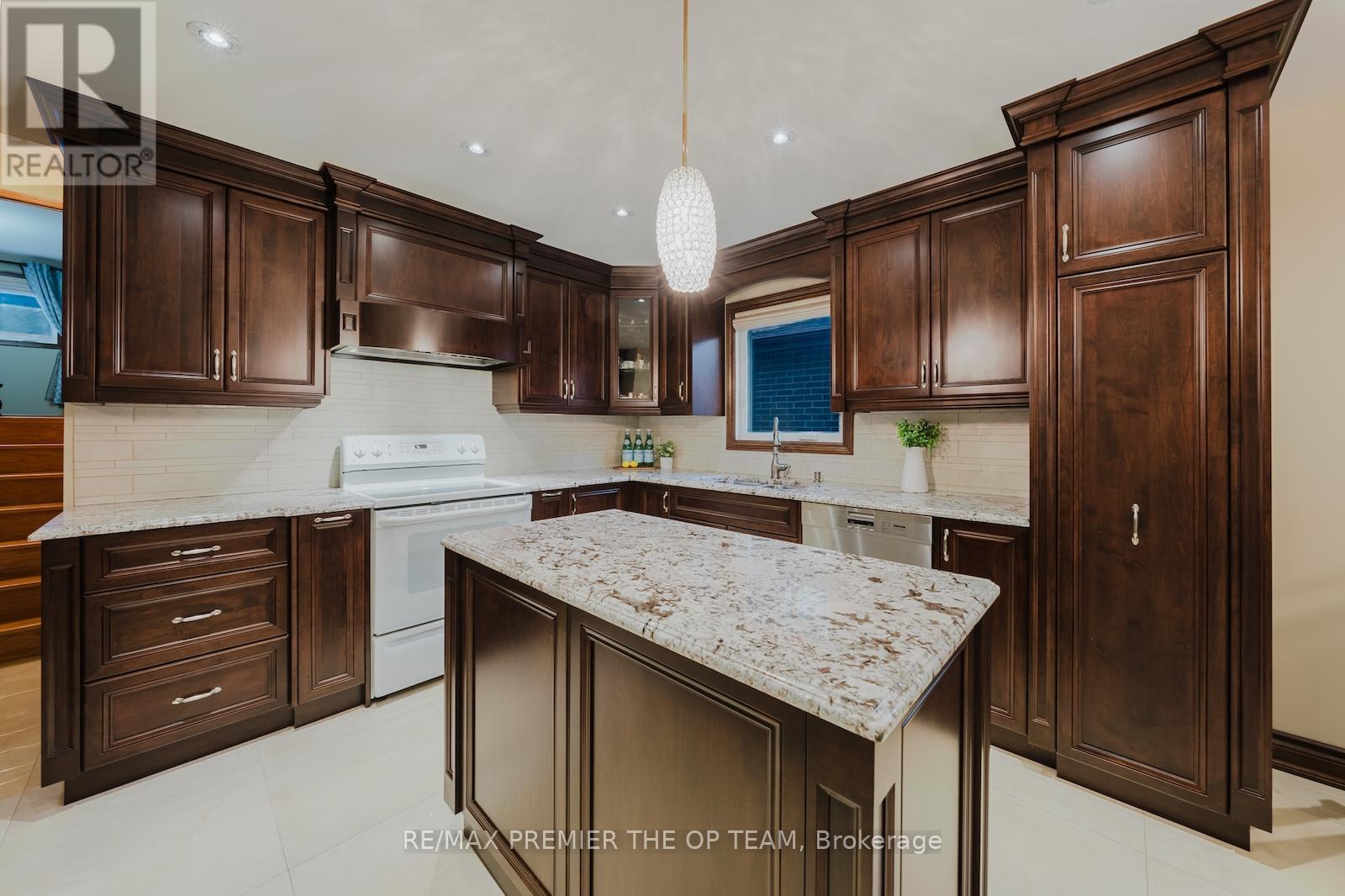 11 Imperial Court, Vaughan, Ontario  L4L 3T9 - Photo 10 - N12480989