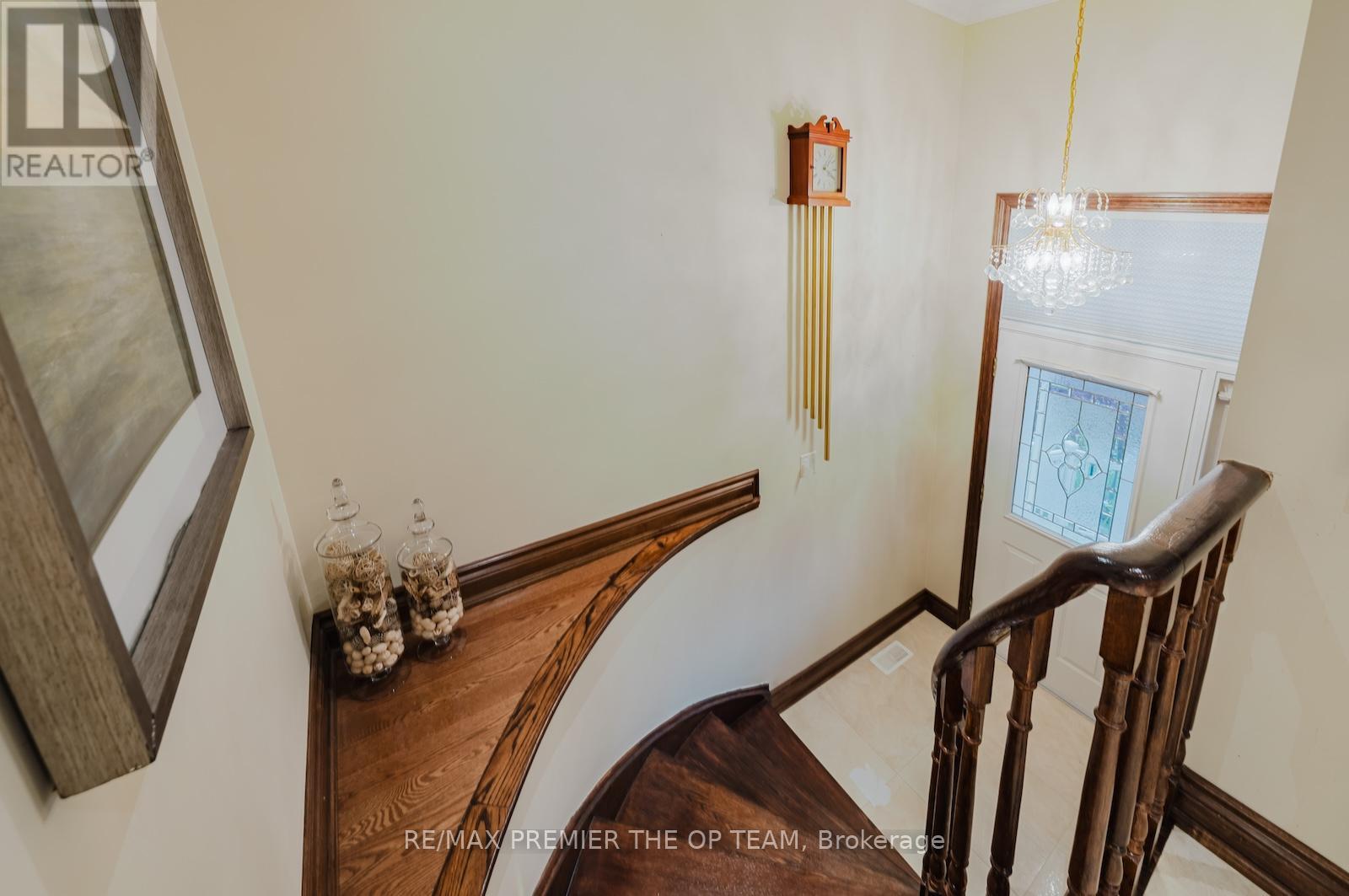 11 Imperial Court, Vaughan, Ontario  L4L 3T9 - Photo 4 - N12480989