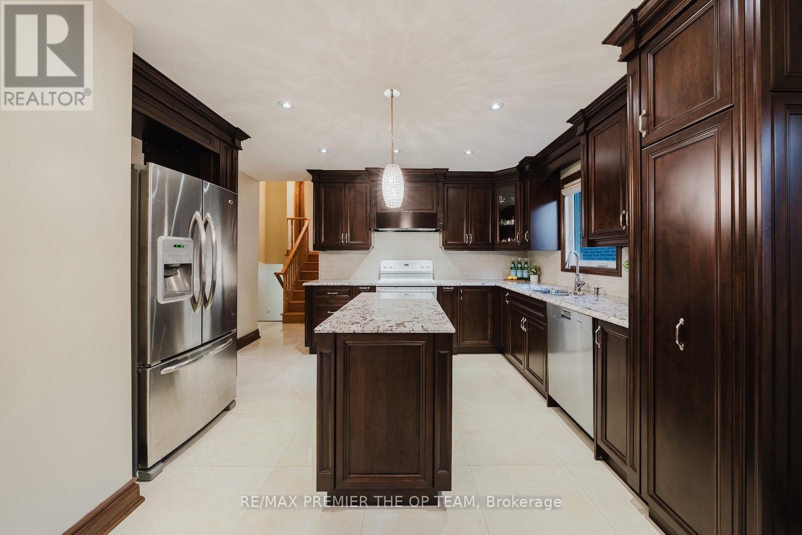 11 Imperial Court, Vaughan, Ontario  L4L 3T9 - Photo 9 - N12480989
