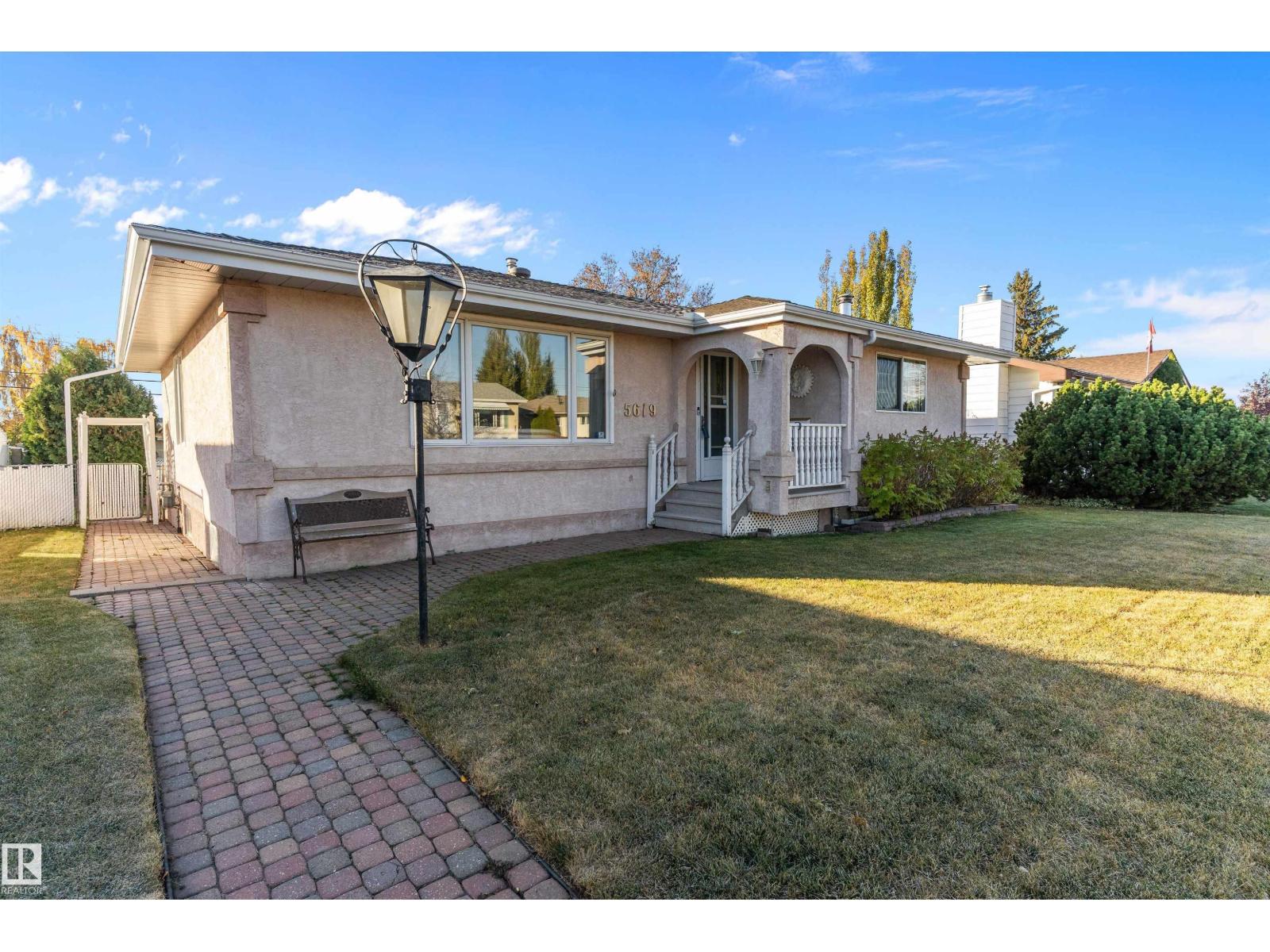 5619 140a Av Nw, Edmonton, Alberta  T5A 1H4 - Photo 2 - E4463398