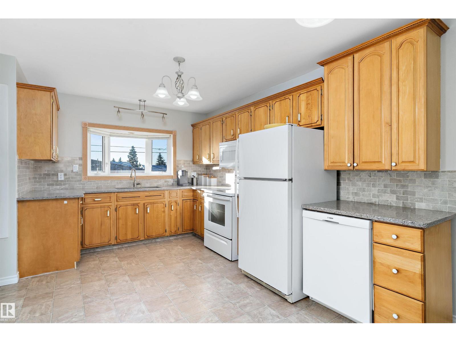 5619 140a Av Nw, Edmonton, Alberta  T5A 1H4 - Photo 13 - E4463398
