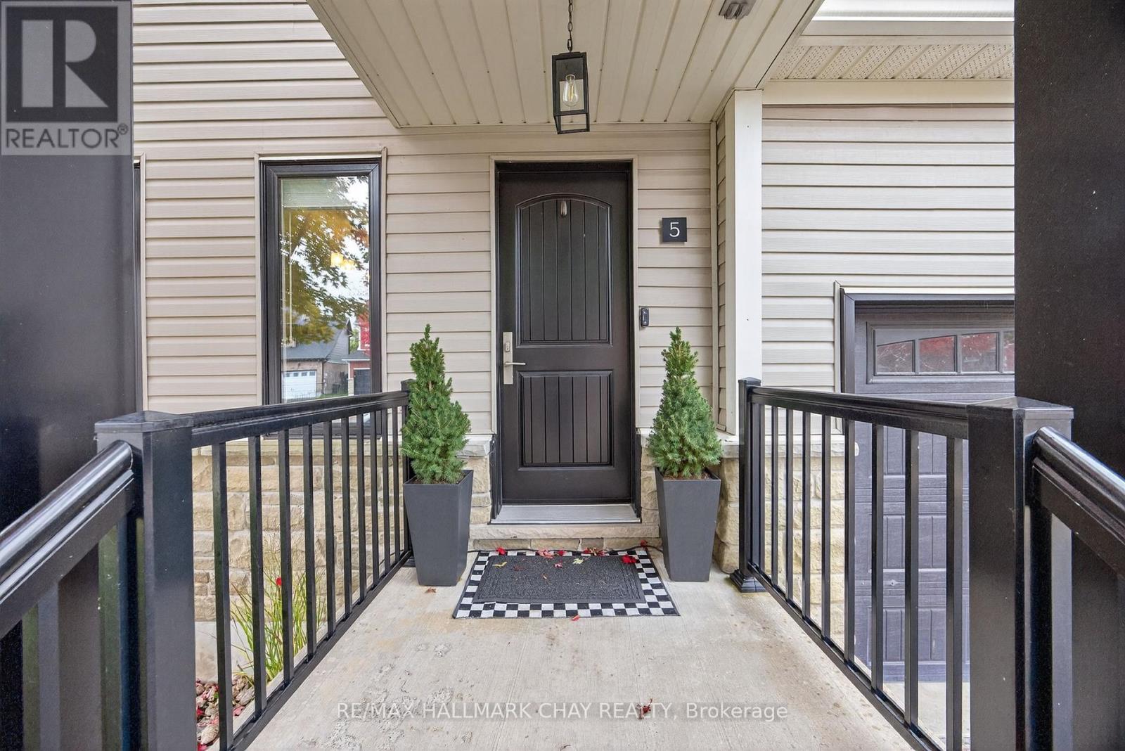 5 Saxon Road, Barrie (Innis-Shore), Ontario  L4M 7G6 - Photo 5 - S12480973