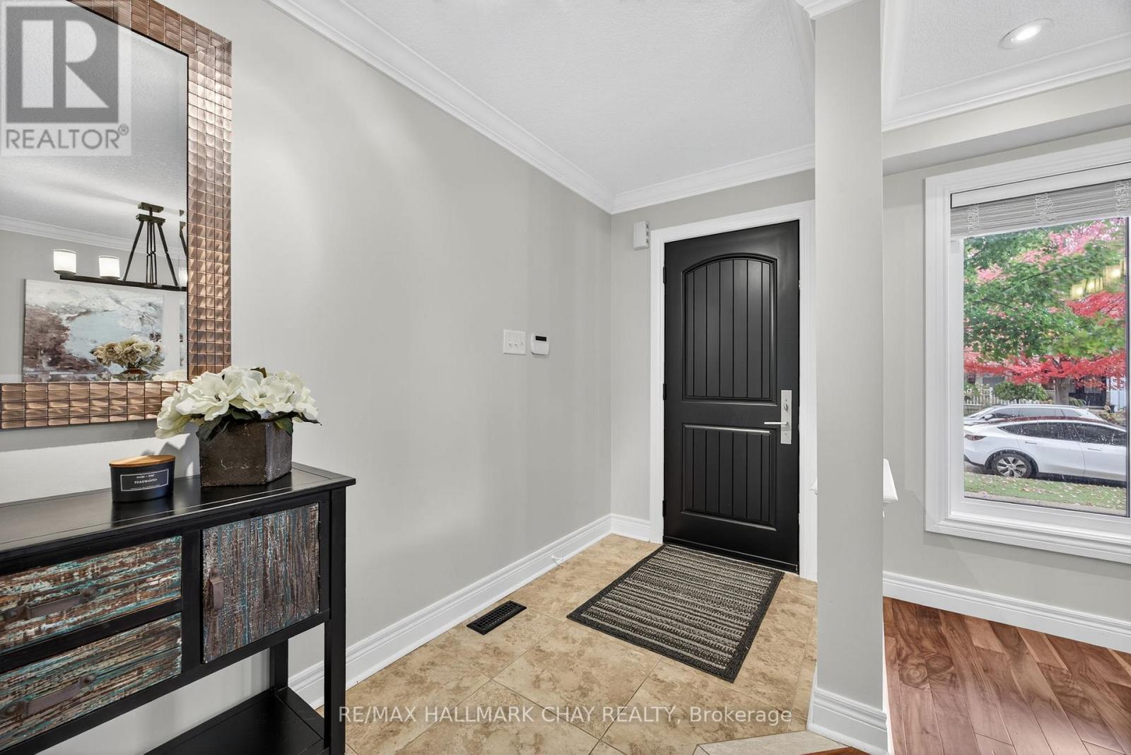 5 Saxon Road, Barrie (Innis-Shore), Ontario  L4M 7G6 - Photo 6 - S12480973