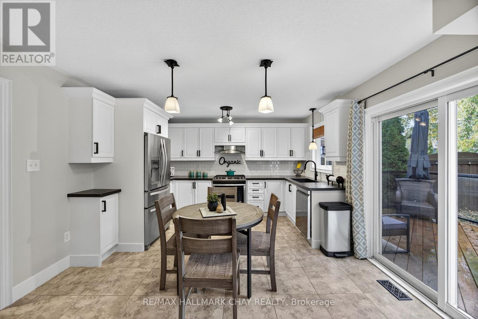 5 Saxon Road, Barrie (Innis-Shore), Ontario  L4M 7G6 - Photo 7 - S12480973