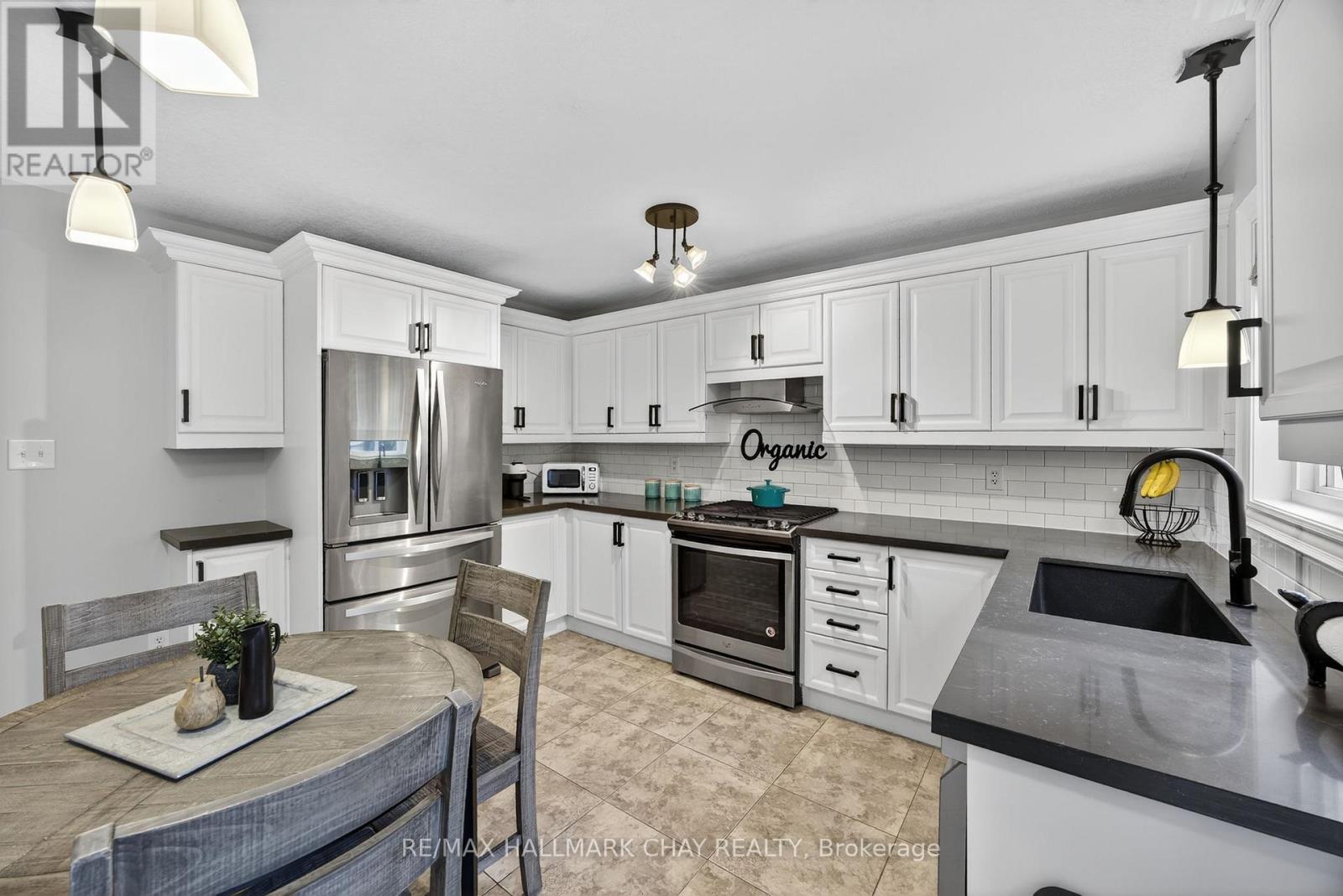 5 Saxon Road, Barrie (Innis-Shore), Ontario  L4M 7G6 - Photo 8 - S12480973