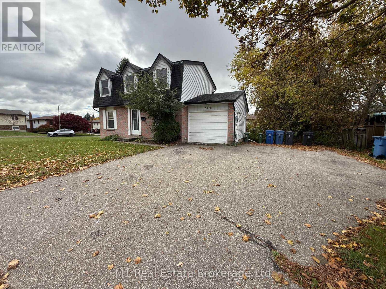 779 Scottsdale Drive, Guelph, Ontario  N1G 3N7 - Photo 3 - X12481015