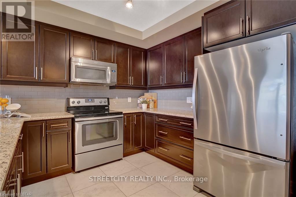 903 - 240 Villagewalk Boulevard N, London North, Ontario  N6G 0P6 - Photo 10 - X12481044