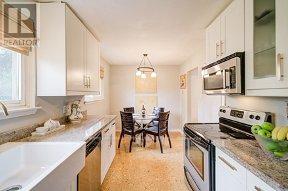 33 Groveland Crescent, Brampton (Northgate), Ontario  L6S 1L1 - Photo 12 - W12480908