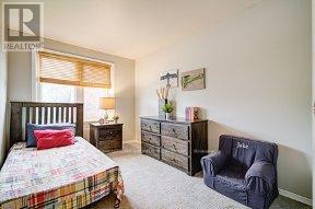 33 Groveland Crescent, Brampton (Northgate), Ontario  L6S 1L1 - Photo 13 - W12480908