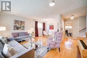 33 Groveland Crescent, Brampton (Northgate), Ontario  L6S 1L1 - Photo 5 - W12480908