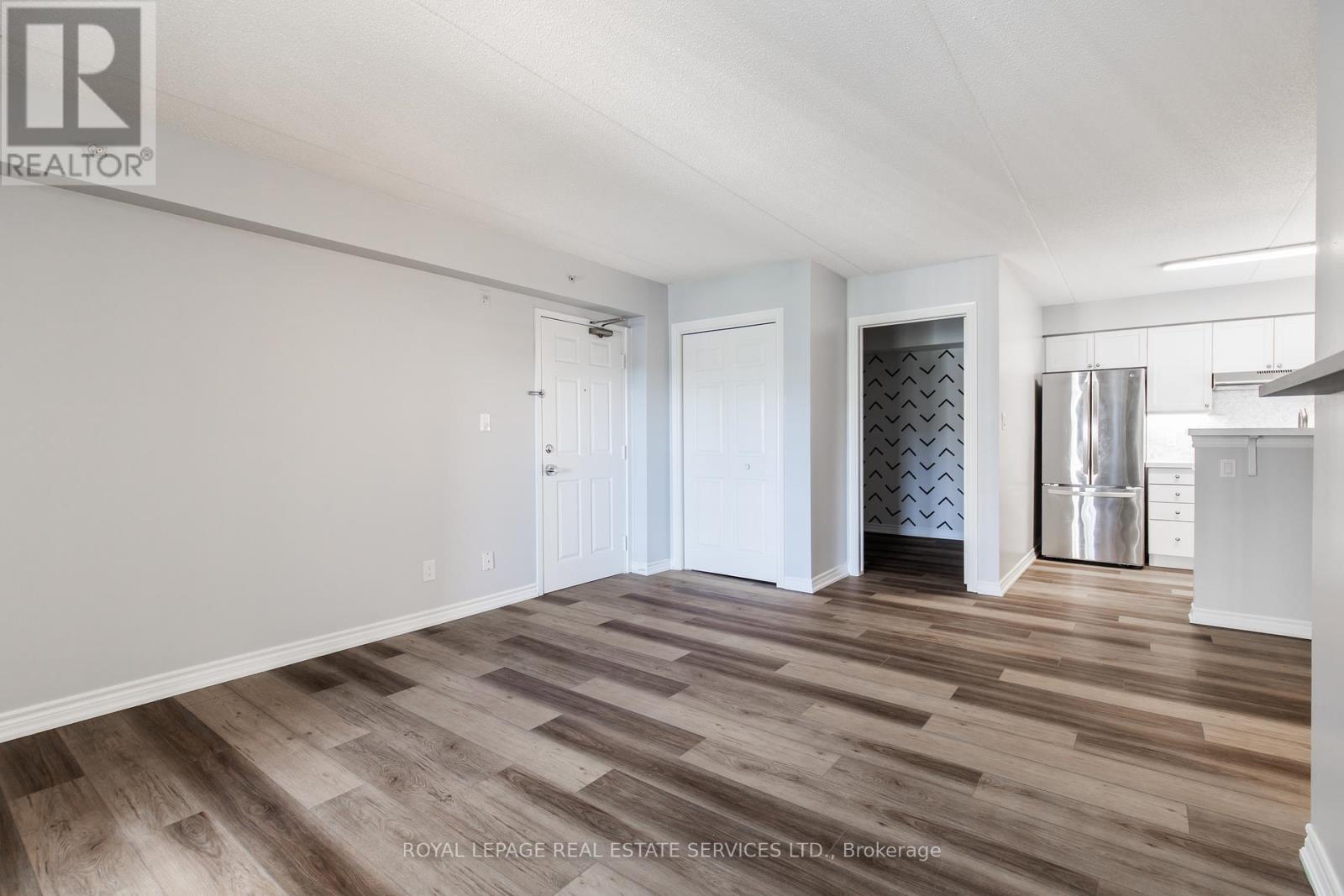 308 - 1480 Bishops Gate, Oakville, Ontario  L6M 4N4 - Photo 5 - W12480918