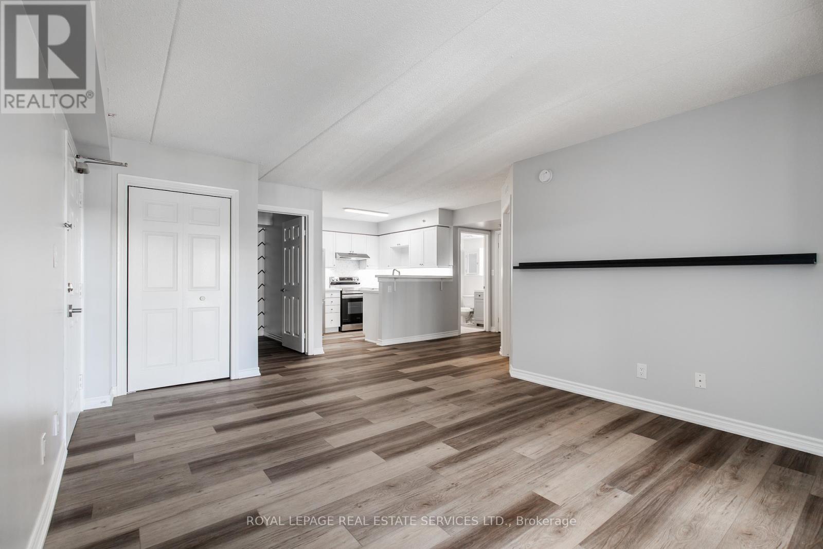 308 - 1480 Bishops Gate, Oakville, Ontario  L6M 4N4 - Photo 6 - W12480918