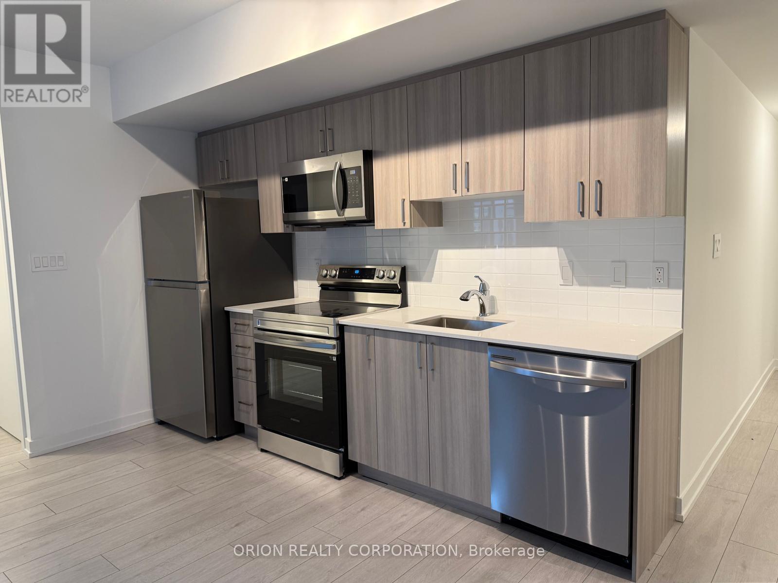 604 - 556 Marlee Avenue, Toronto, Ontario  M6B 0B1 - Photo 4 - W12480928
