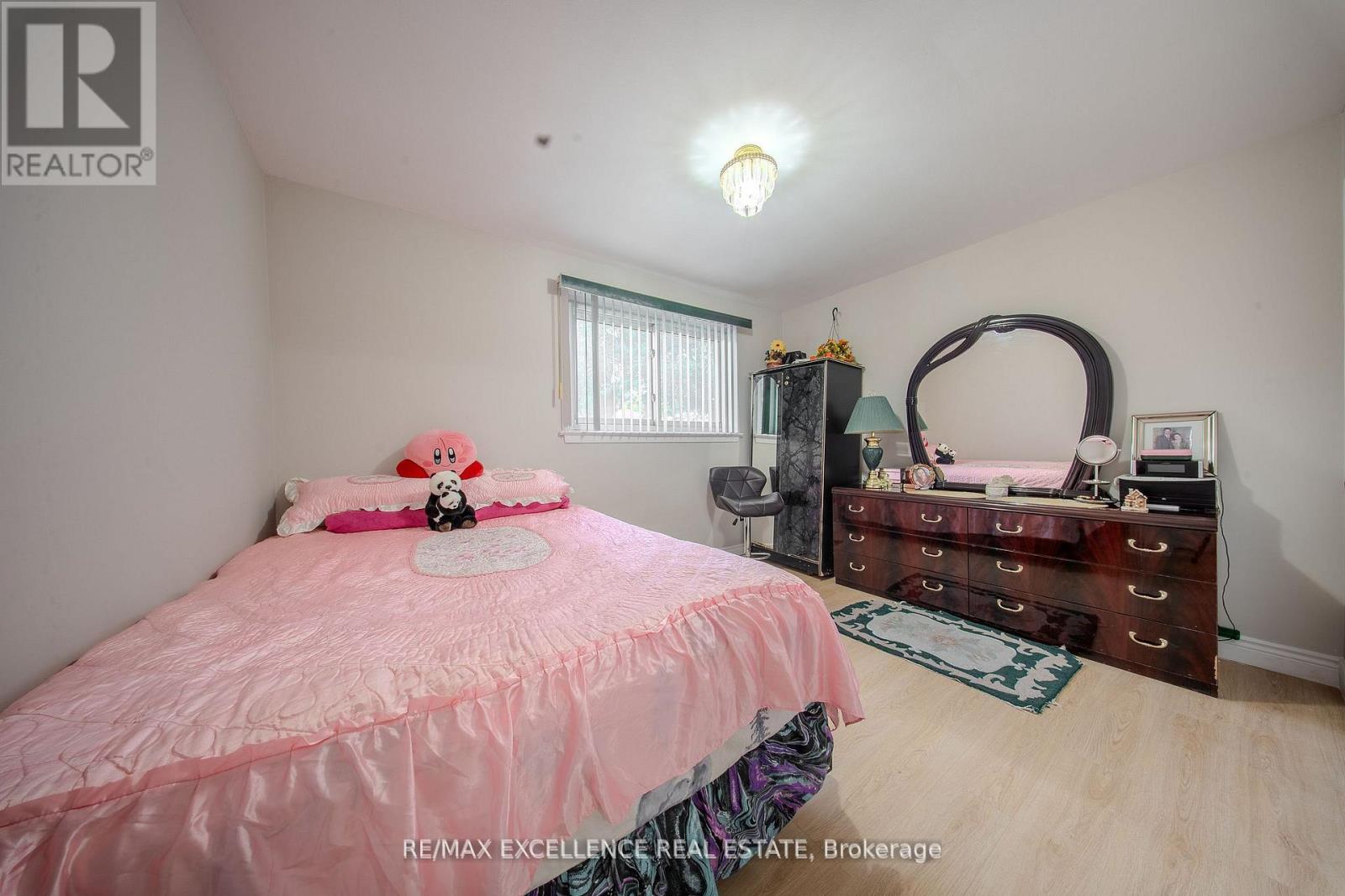 7246 Reindeer Drive, Mississauga, Ontario  L4T 2M7 - Photo 15 - W12480940