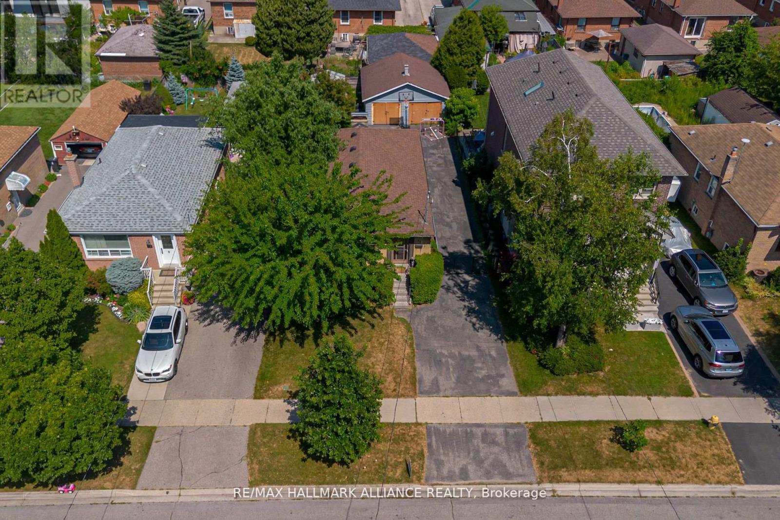 43 Trueman Avenue, Toronto, Ontario  M8Z 5A3 - Photo 4 - W12480957
