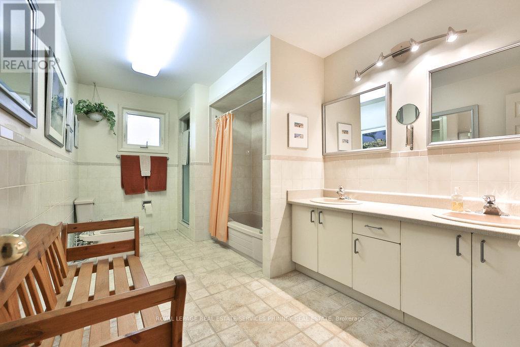 1995 Pitagora Court, Mississauga, Ontario  L5K 2M4 - Photo 21 - W12480972