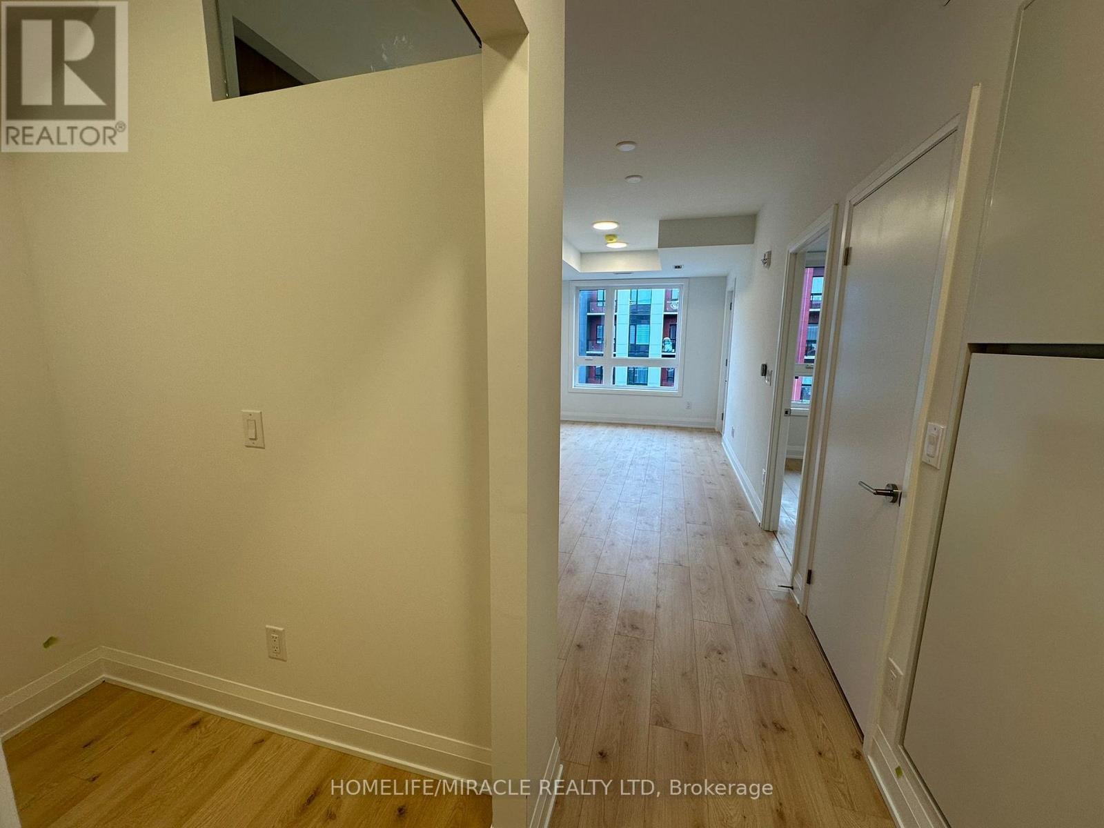 421 - 3250 Carding Mill Trail, Oakville, Ontario  L6M 1L3 - Photo 5 - W12480984