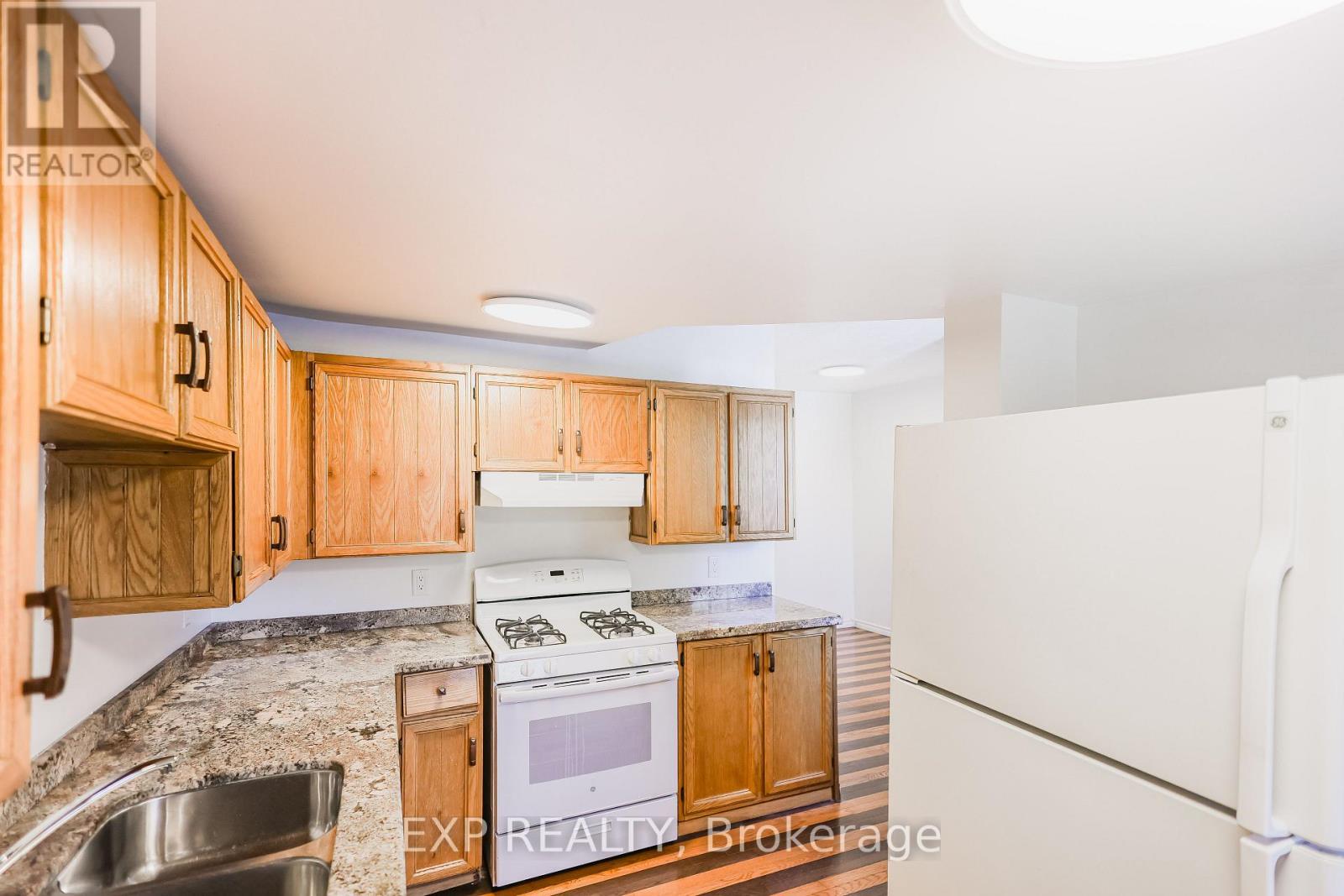 69 Victoria Avenue N, Hamilton, Ontario  L8L 5E3 - Photo 5 - X12355786