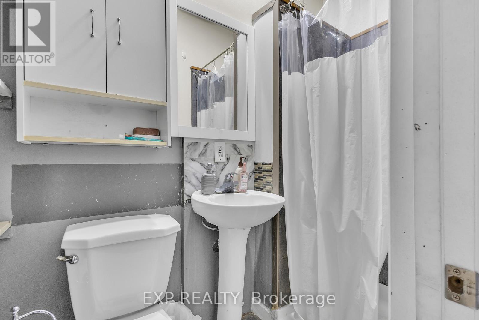 228 Main Street, Cambridge, Ontario  N1R 1W8 - Photo 11 - X12371051