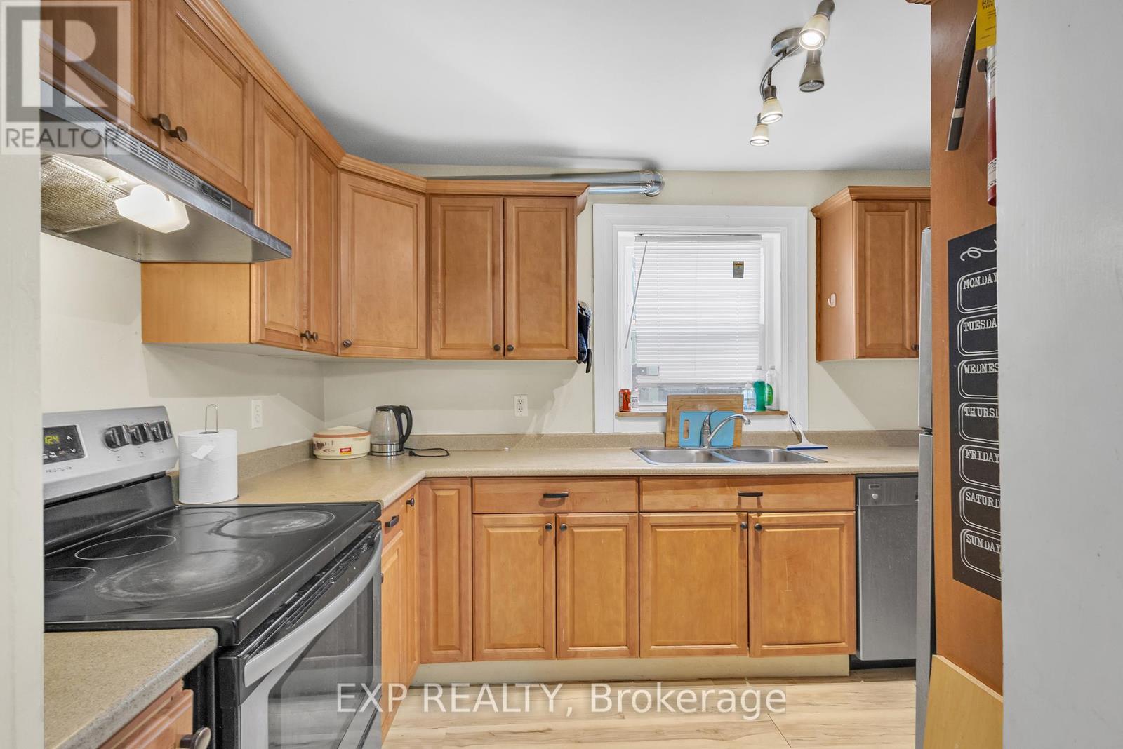 228 Main Street, Cambridge, Ontario  N1R 1W8 - Photo 17 - X12371051