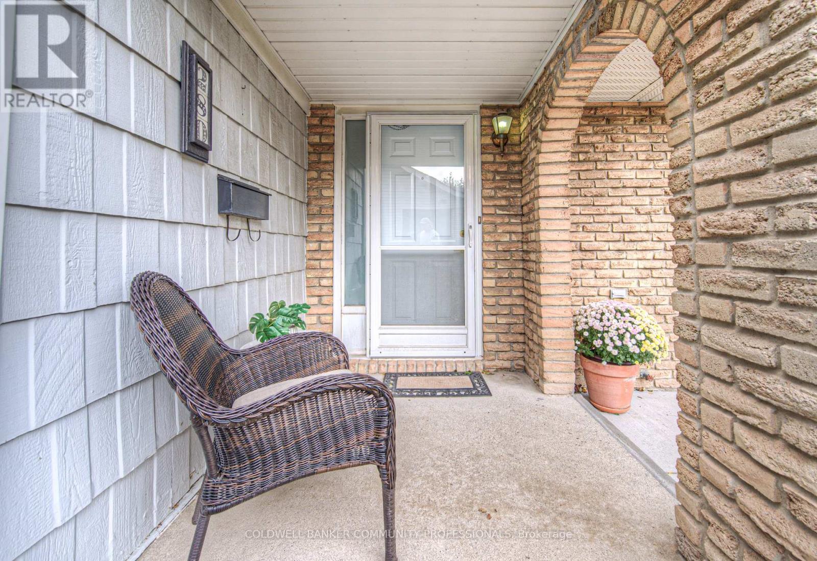 280 Wendover Drive, Hamilton, Ontario  L9C 5X8 - Photo 5 - X12480929