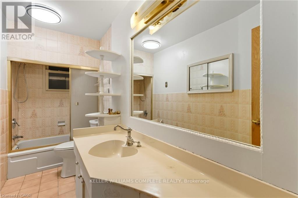 11 Holton Avenue S, Hamilton, Ontario  L8M 2L3 - Photo 9 - X12480948