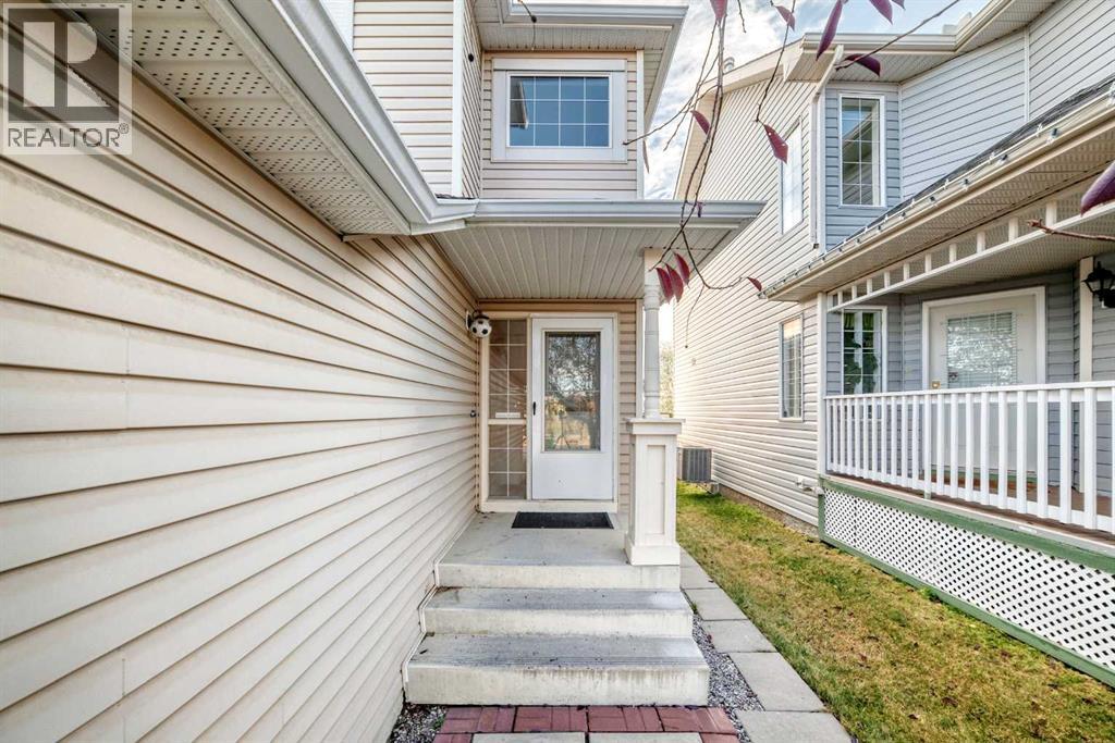 238 Bridleridge Way Sw, Calgary, Alberta  T2Y 4M6 - Photo 3 - A2266444