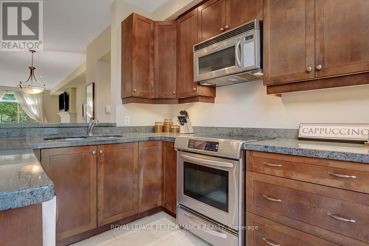 318 Iona Street, Ottawa, Ontario  K1Z 7B9 - Photo 5 - X12473121