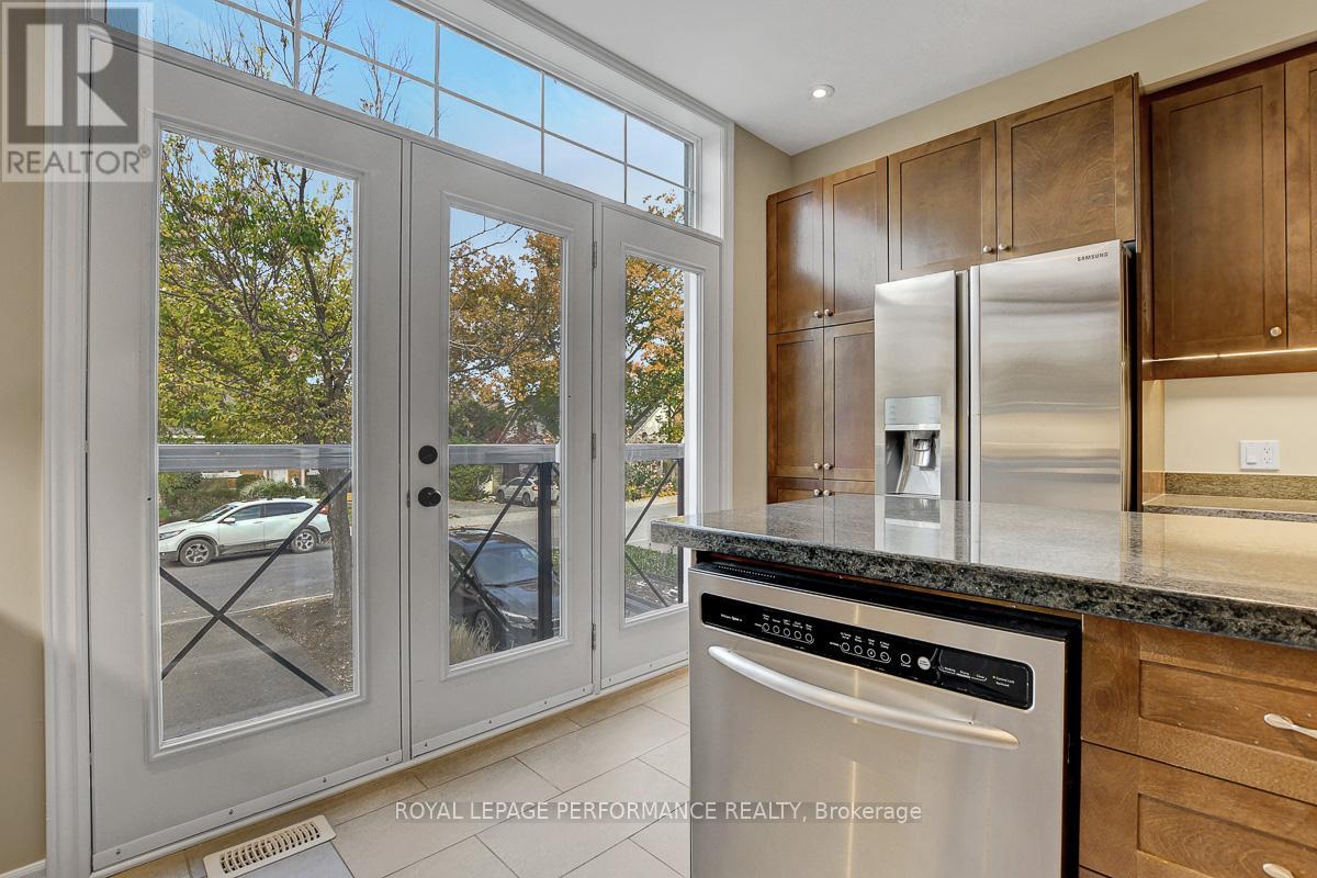 318 Iona Street, Ottawa, Ontario  K1Z 7B9 - Photo 7 - X12473121