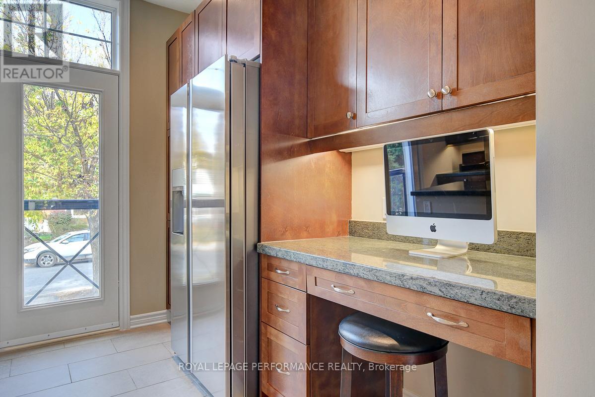 318 Iona Street, Ottawa, Ontario  K1Z 7B9 - Photo 8 - X12473121