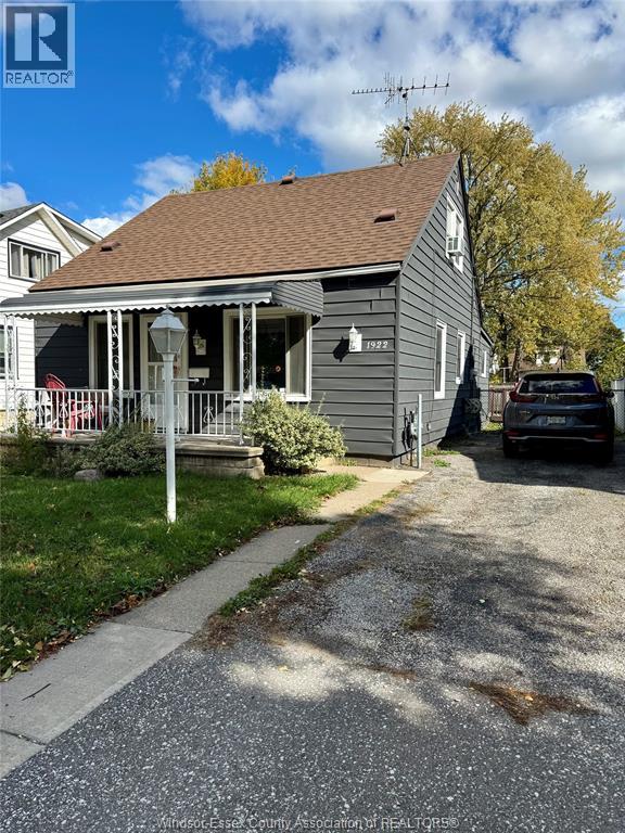 1922 Aubin, Windsor, Ontario  N8W 4L3 - Photo 2 - 25027103