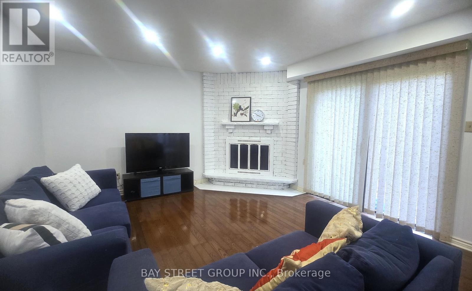 24 Beasley Drive, Richmond Hill (Mill Pond), Ontario  L4C 7Z2 - Photo 10 - N12479885