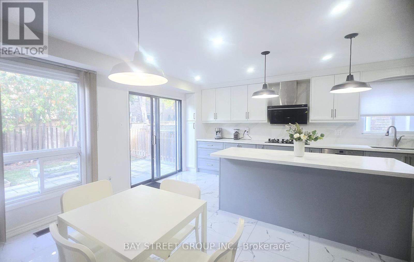 24 Beasley Drive, Richmond Hill (Mill Pond), Ontario  L4C 7Z2 - Photo 12 - N12479885