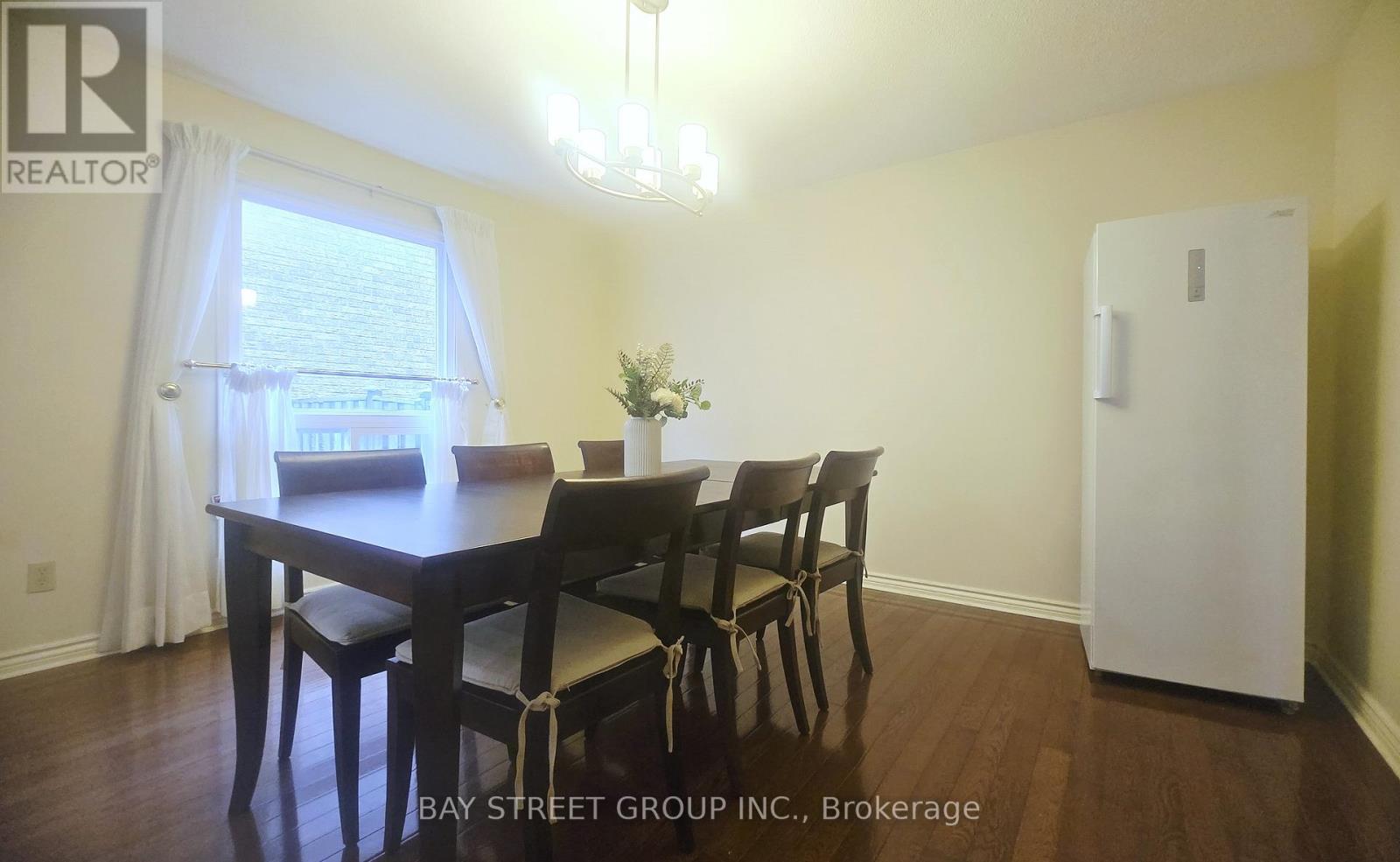 24 Beasley Drive, Richmond Hill (Mill Pond), Ontario  L4C 7Z2 - Photo 6 - N12479885