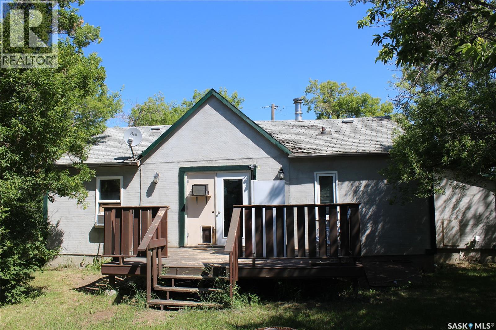5375 Eddys Avenue, Halbrite, Saskatchewan  S0C 1H0 - Photo 1 - SK021699