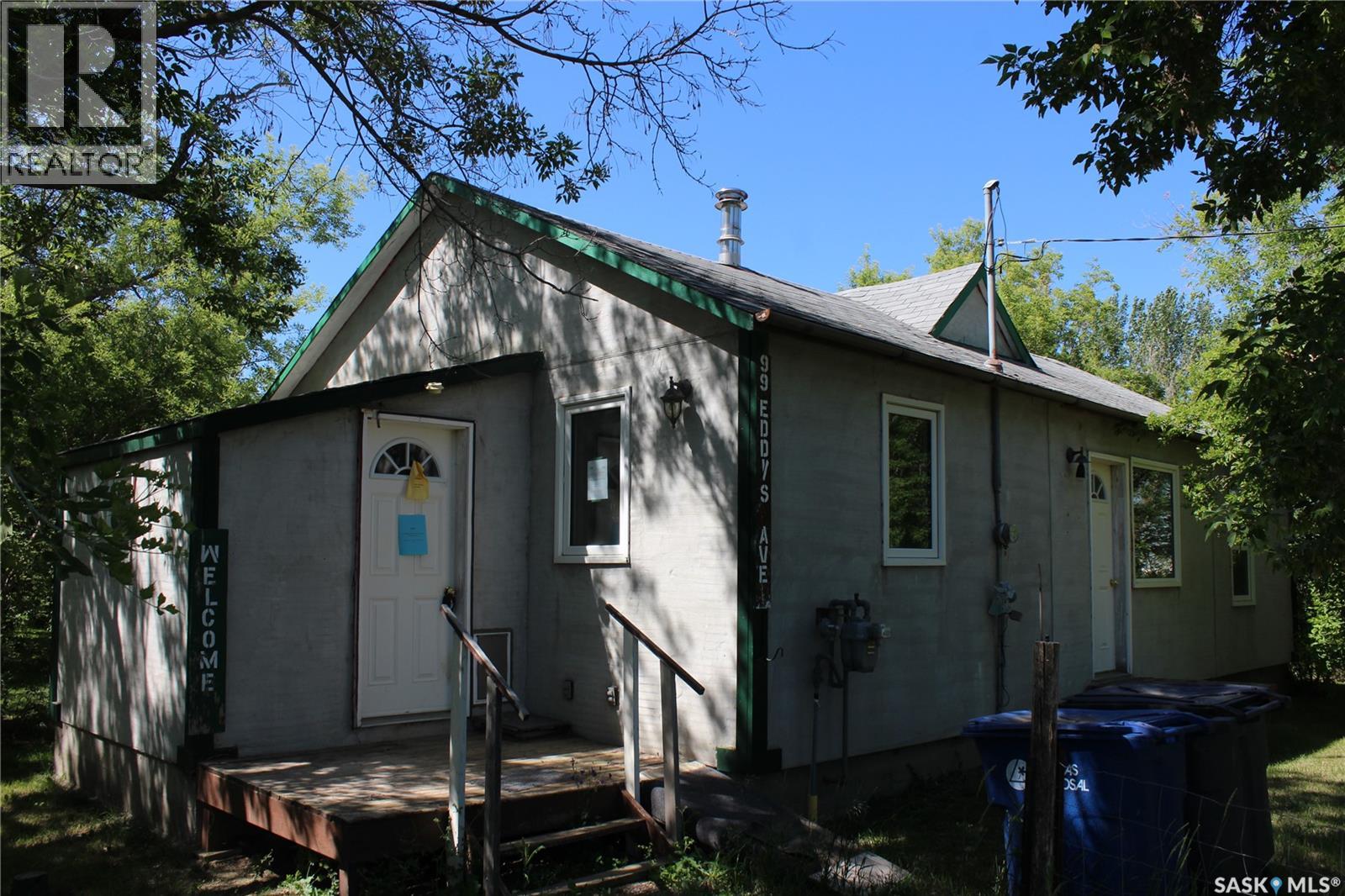 5375 Eddys Avenue, Halbrite, Saskatchewan  S0C 1H0 - Photo 3 - SK021699